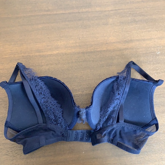 Victoria's Secret Push Up bra - 34C - Picture 2 of 2